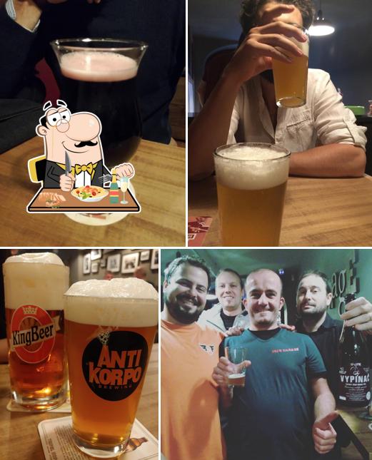 Tra le diverse cose da Beer Garage si possono trovare la cibo e bevanda