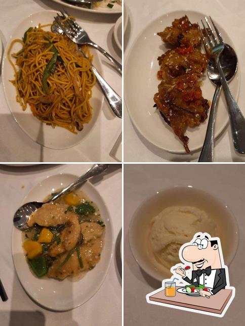 Meals at The Great Wall - The Leela Mumbai