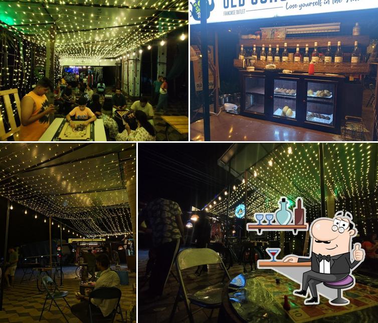 Check out how OLD SCHOOL TEA KOOTHATTUKULAM looks inside