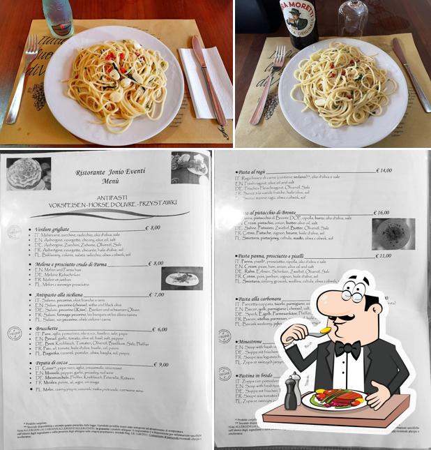 La cibo e interni del ristorante