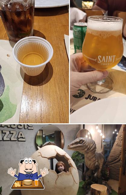 Platos en Jurassic Pizza