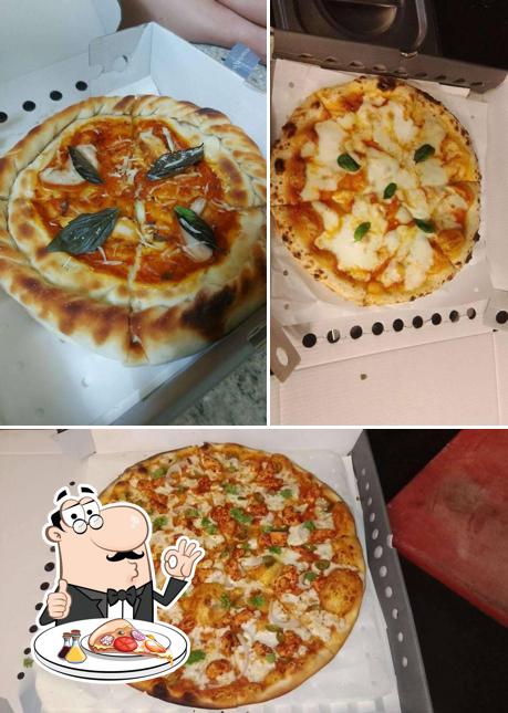 Order pizza at Nomad Pizza