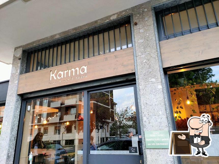 Gli esterni di Karma pizza al trancio con forno a legna