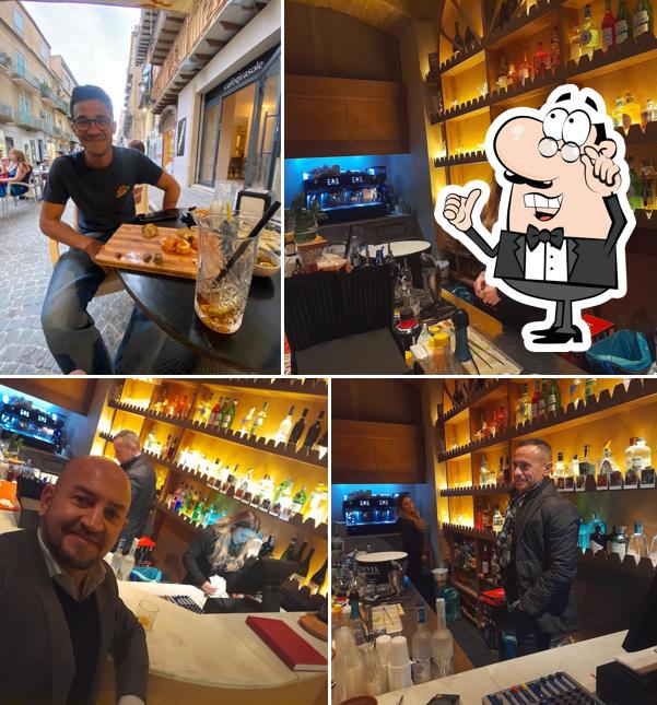 Siediti a un tavolo di Cafè Girasole