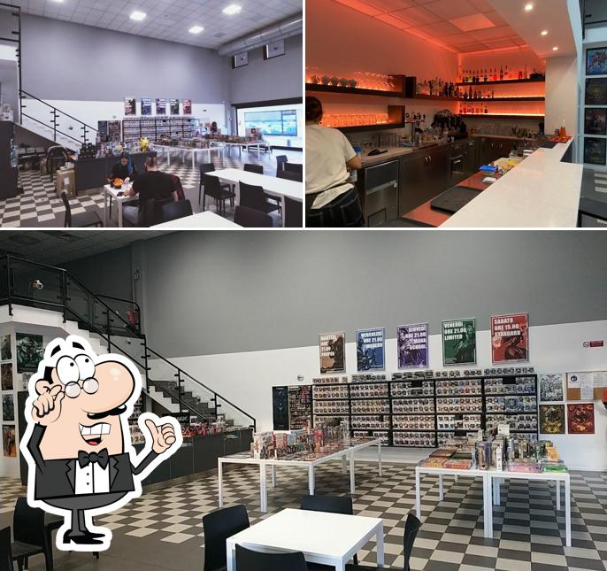 Siediti a un tavolo di Mana Flask