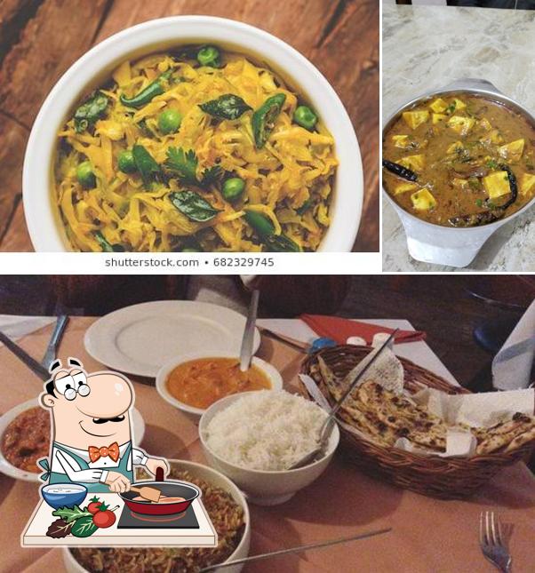 Chicken curry at Juneja Hotel Chuna Fatak