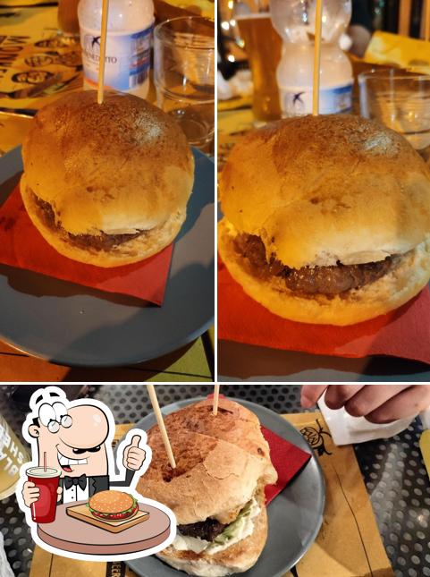 Prenditi un hamburger a Monkeys