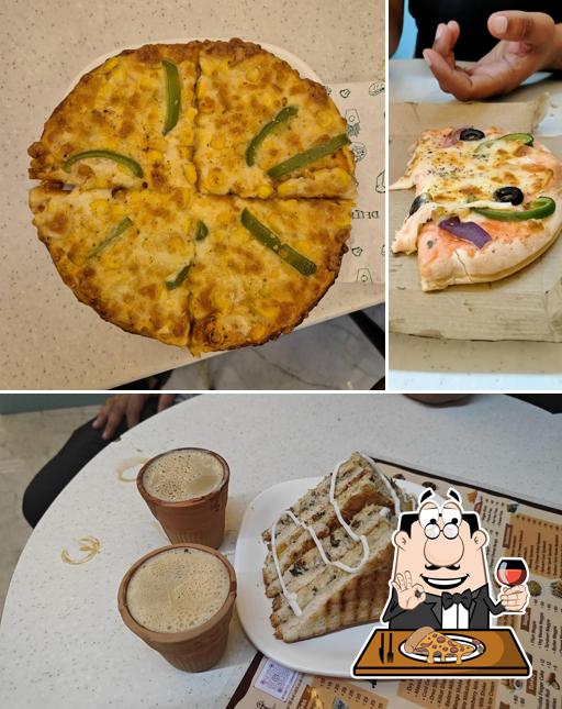 Try out pizza at Tea Kettly