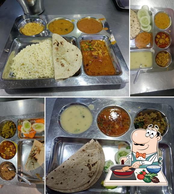 Chicken curry at Karnawat Bhojanalay
