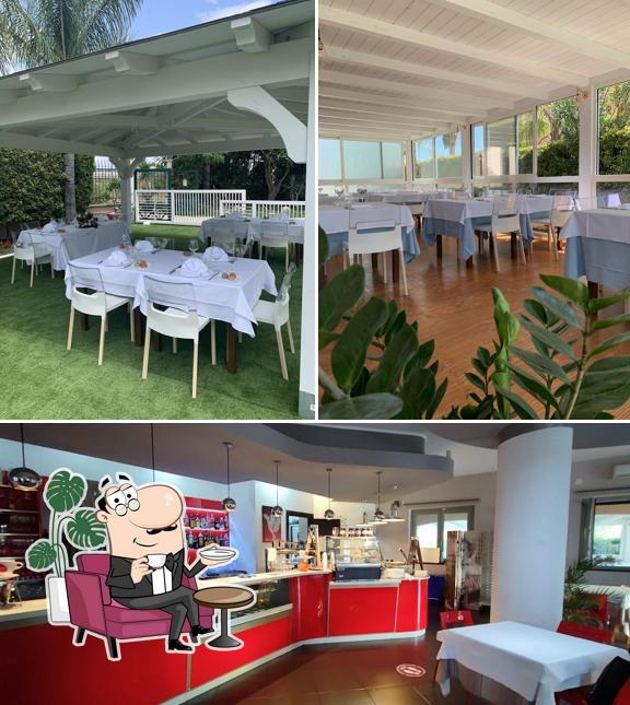 Dai un'occhiata agli interni di Red Restaurant