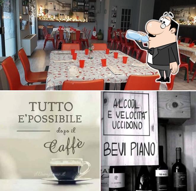 La bevanda e interni del ristorante