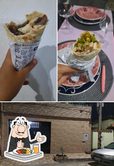 A comida e exterior do restaurante