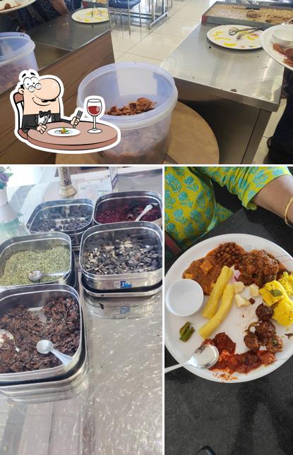 Food at Hotel Annpurna Kathiyawadi