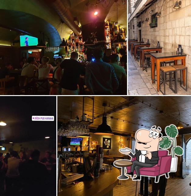 Dai un'occhiata agli interni di Cafe Bar Fontana