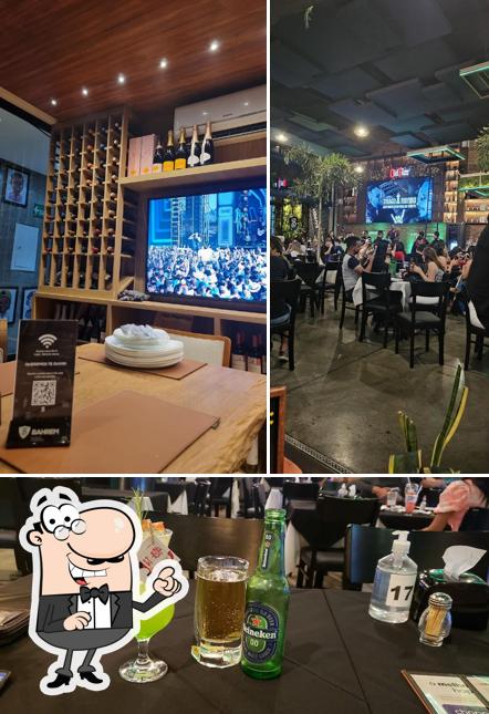 O interior do Bahrem Burger & Grill
