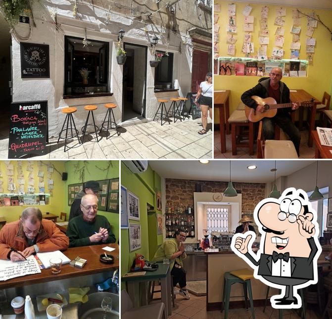 Siediti a un tavolo di CAFFE BAR DOMA