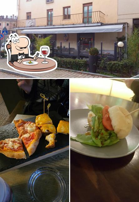 La immagine della cibo e esterno di Tiffany Cafe