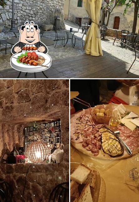La cibo e interni del ristorante
