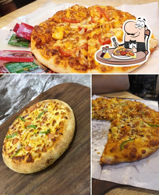 Try out pizza at THE SQUARE PIZZA