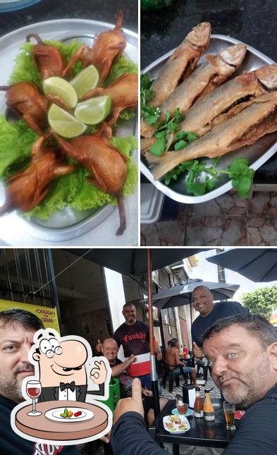 A comida e interior do restaurante