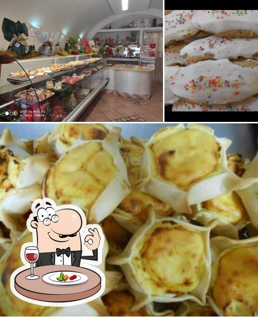 Dai un’occhiata alla immagine che mostra la cibo e interni di Pasticceria Collu Andrea