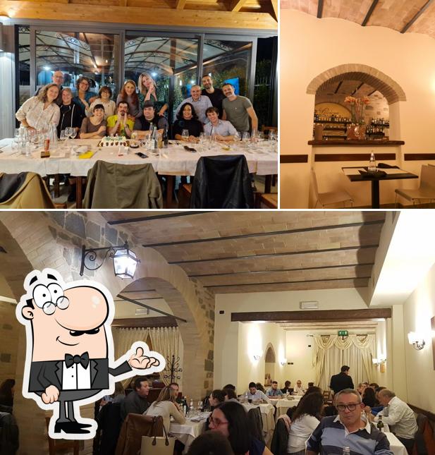 Dai un'occhiata agli interni di Ristorante Pizzeria La Gioiosa