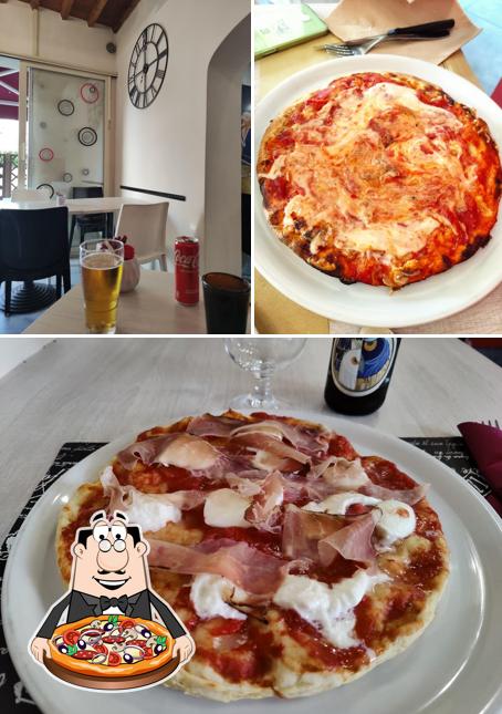 A Pizzeria Alla Rovescia, puoi assaggiare una bella pizza