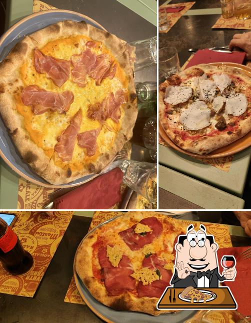 Ordina tra le svariate varianti di pizza