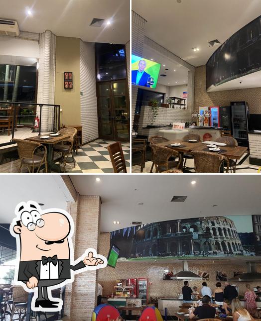 Sente em uma das mesas no Mantovani Restaurante