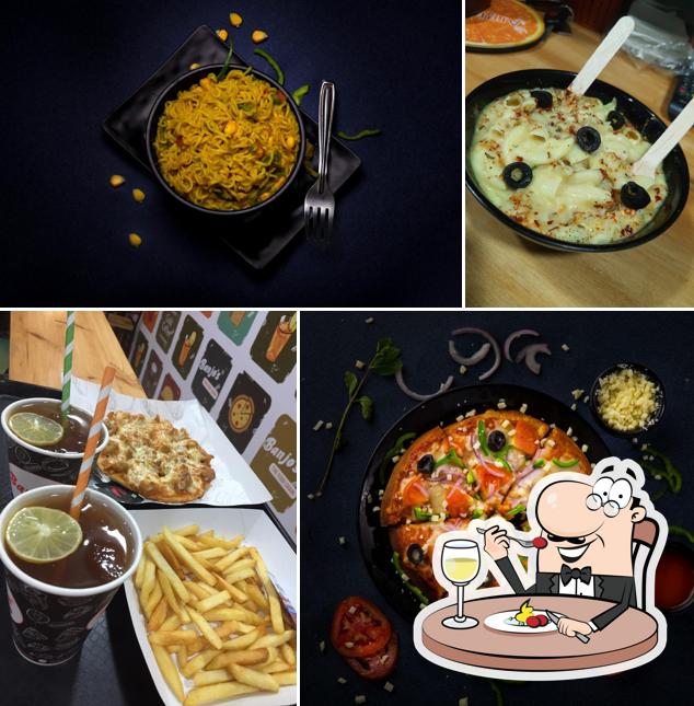 Meals at Banjo's The Food Chain Best fast food in Sangamner Pizza Burger Sandwich Momos Cold Coffee
