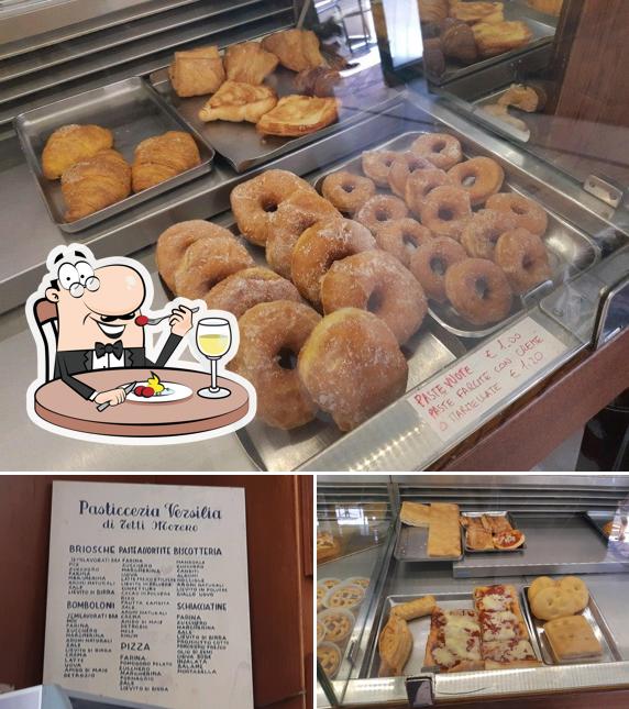 Platti al Pasticceria Caffe' Versilia
