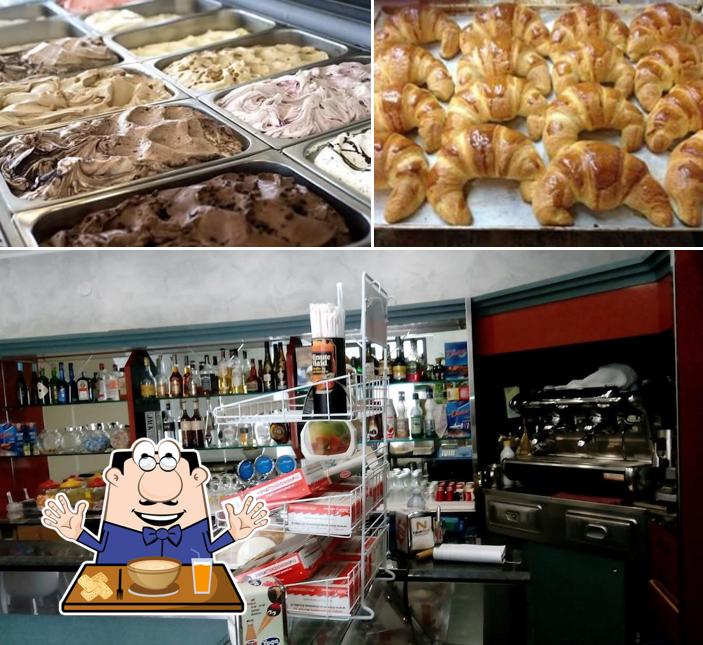 Questa è la immagine che presenta la cibo e interni di Bar Carrera