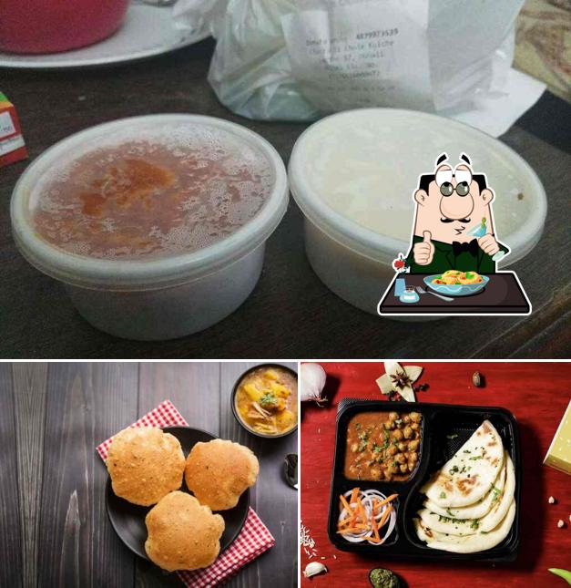 Food at Chacha Ji Chole Kulche