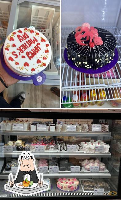 The photo of winni cakes &More’s food and interior