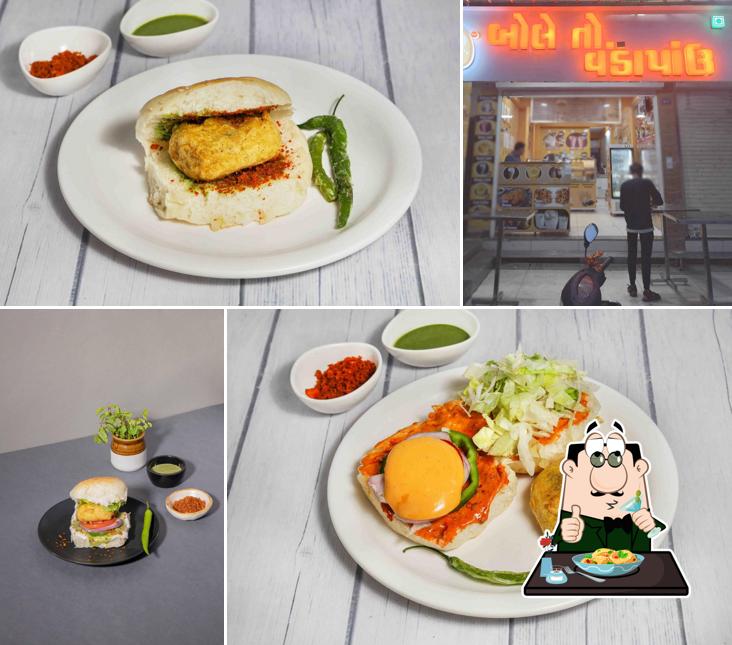 Food at BOLE TO VADAPAV