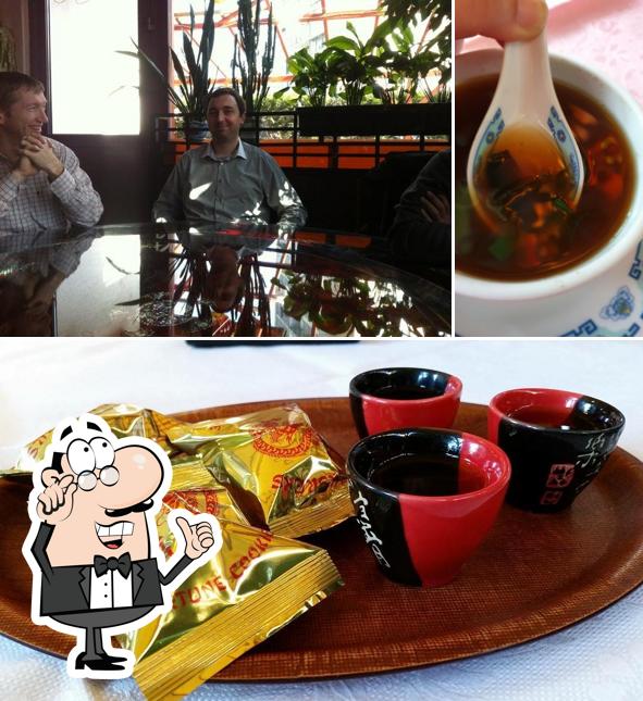 Siediti a un tavolo di Zmajev paviljon