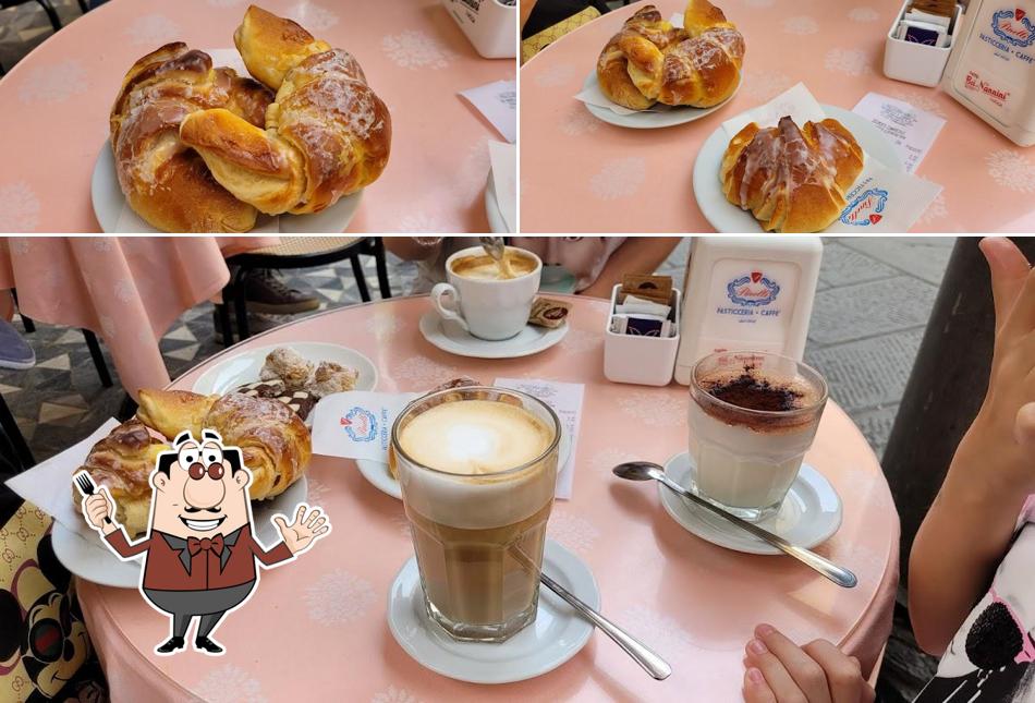 Platti al Pasticceria Pinelli