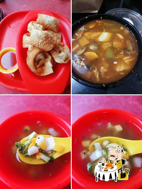 Food at Chopsticks and Bowls