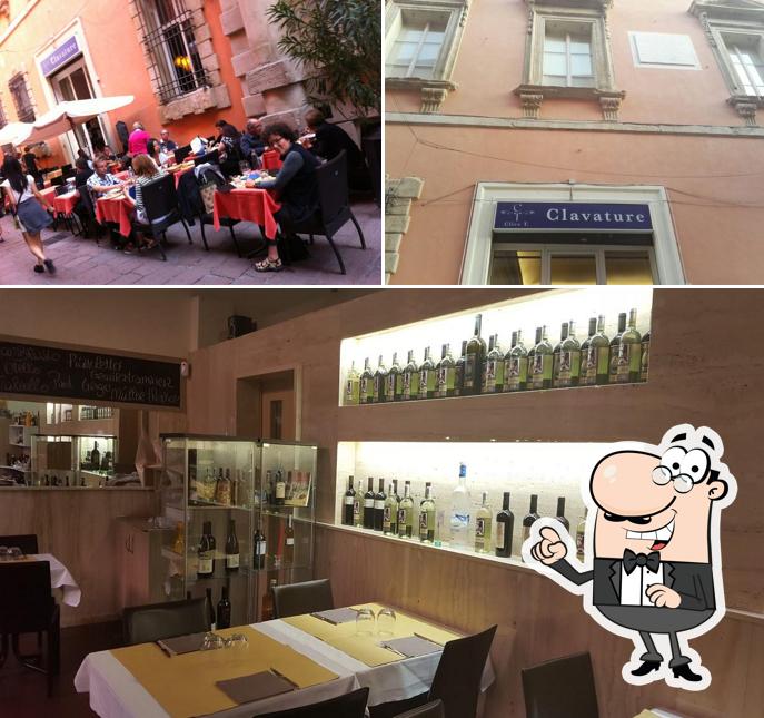 Siediti a un tavolo di Clive T