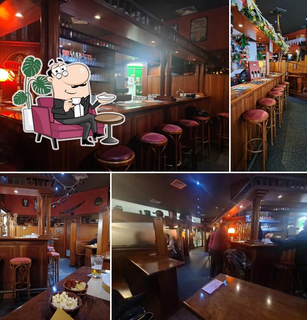 Siediti a un tavolo di Warpipe Pub Di Iavagnilio Roberto