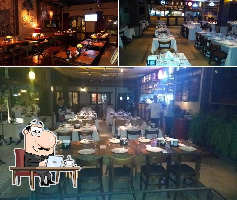 O interior do Talavera Bar e Restaurante