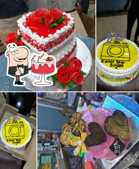 Red velvet cake at Maharishi mehi cake corner