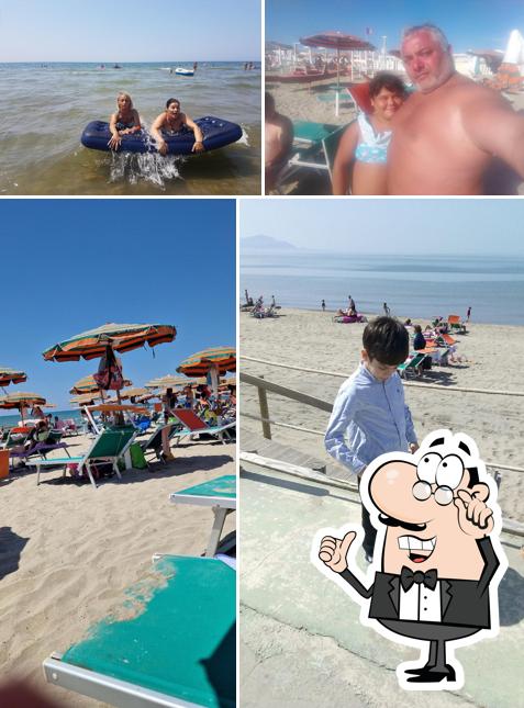 Siediti a un tavolo di Lido La Sirenetta