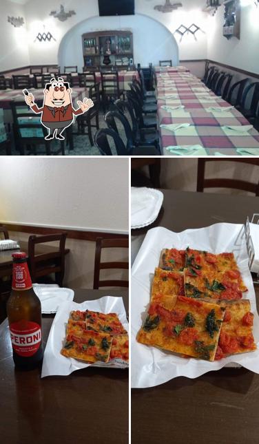 La cibo e interni del ristorante