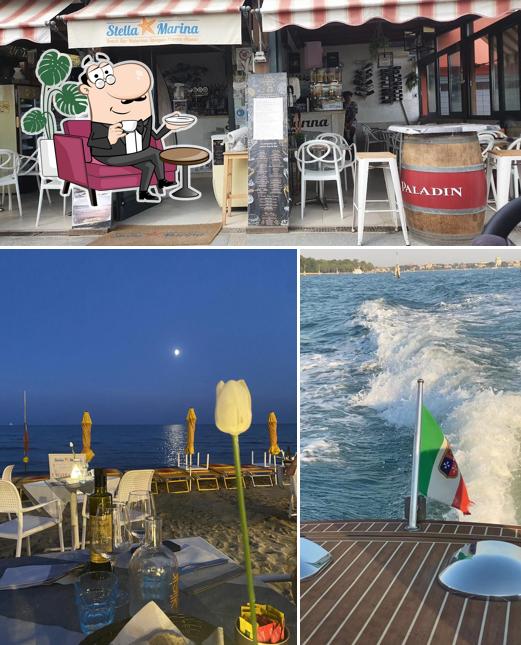 Siediti a un tavolo di Stella Marina Beach Bar ristorante spiaggia privata