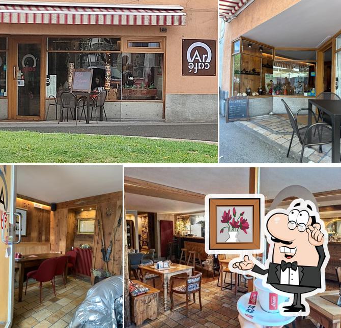 Gli interni di Bar Café de l'Arc