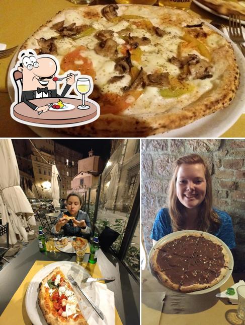 Platti al Pizzeria Mediterranea Piazza Piccinino