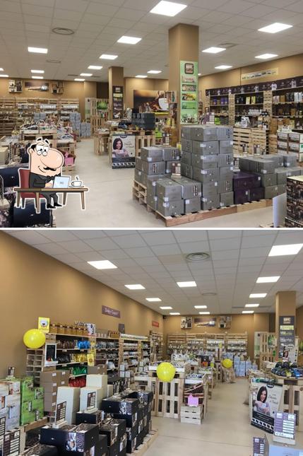 Gli interni di Capsule Caffè Outlet