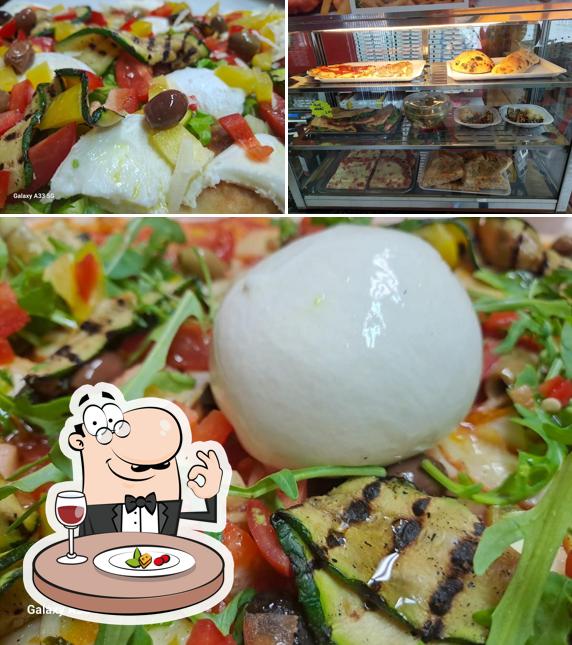 Pizzeria da asporto L'Incontro di Villa Cella si caratterizza per la cibo e interni Pizzeria da asporto L'Incontro di Villa Cella si caratterizza per la cibo e interni