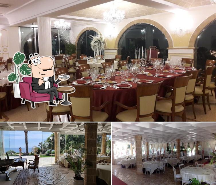 Siediti a un tavolo di Augustus Resort Pleasure